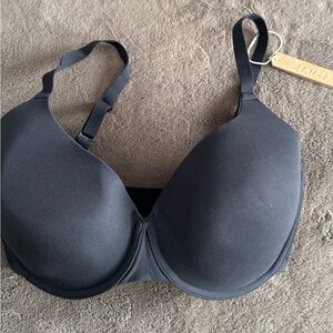 BRAND NEW! Fits everybody t shirt Demi bra